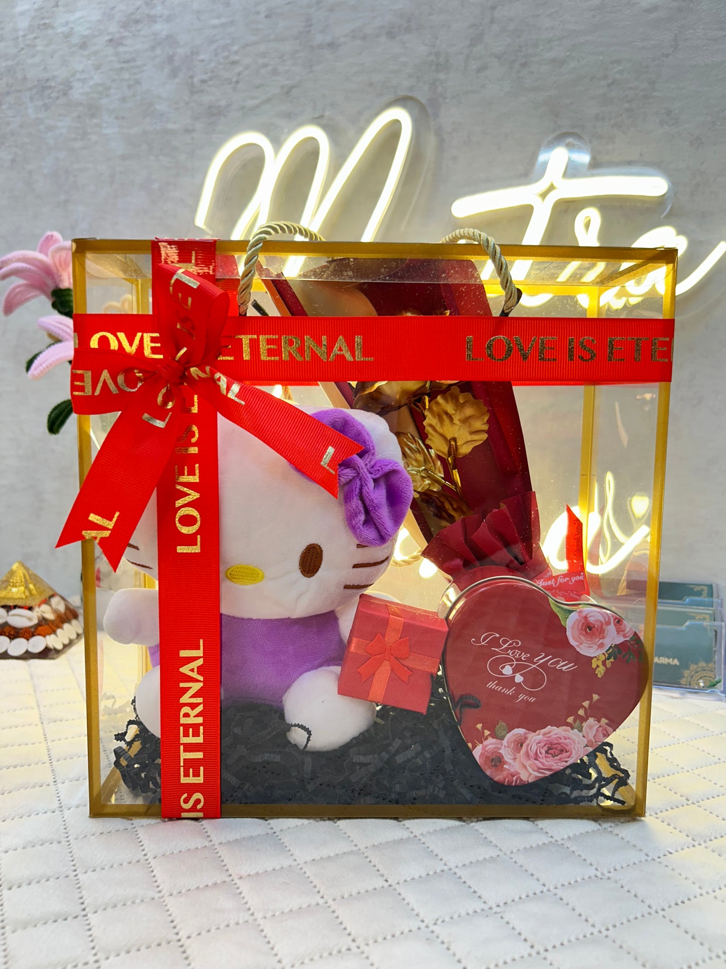 Everlasting Love: Kitty PVC Keepsake Hamper