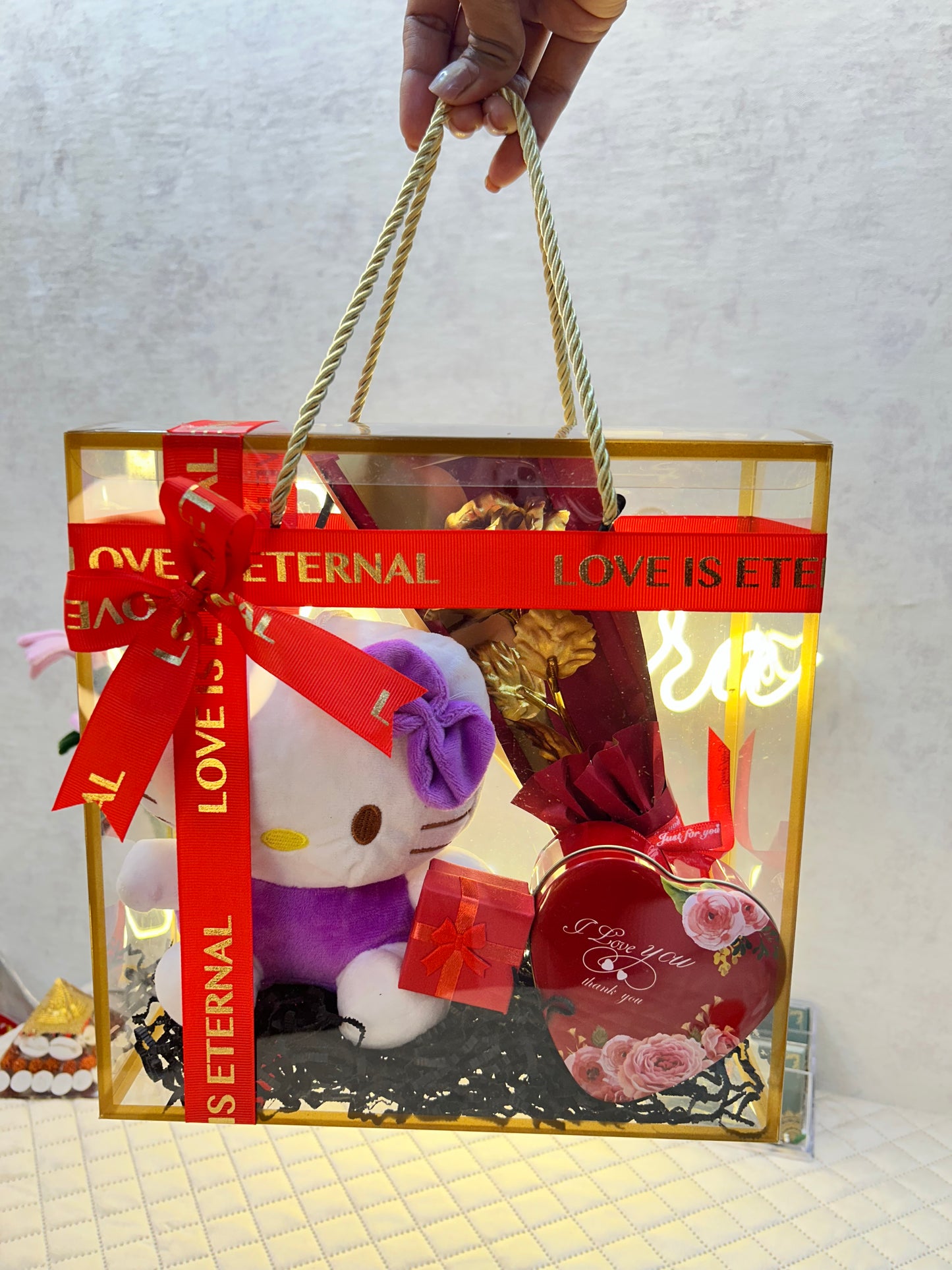 Everlasting Love: Kitty PVC Keepsake Hamper