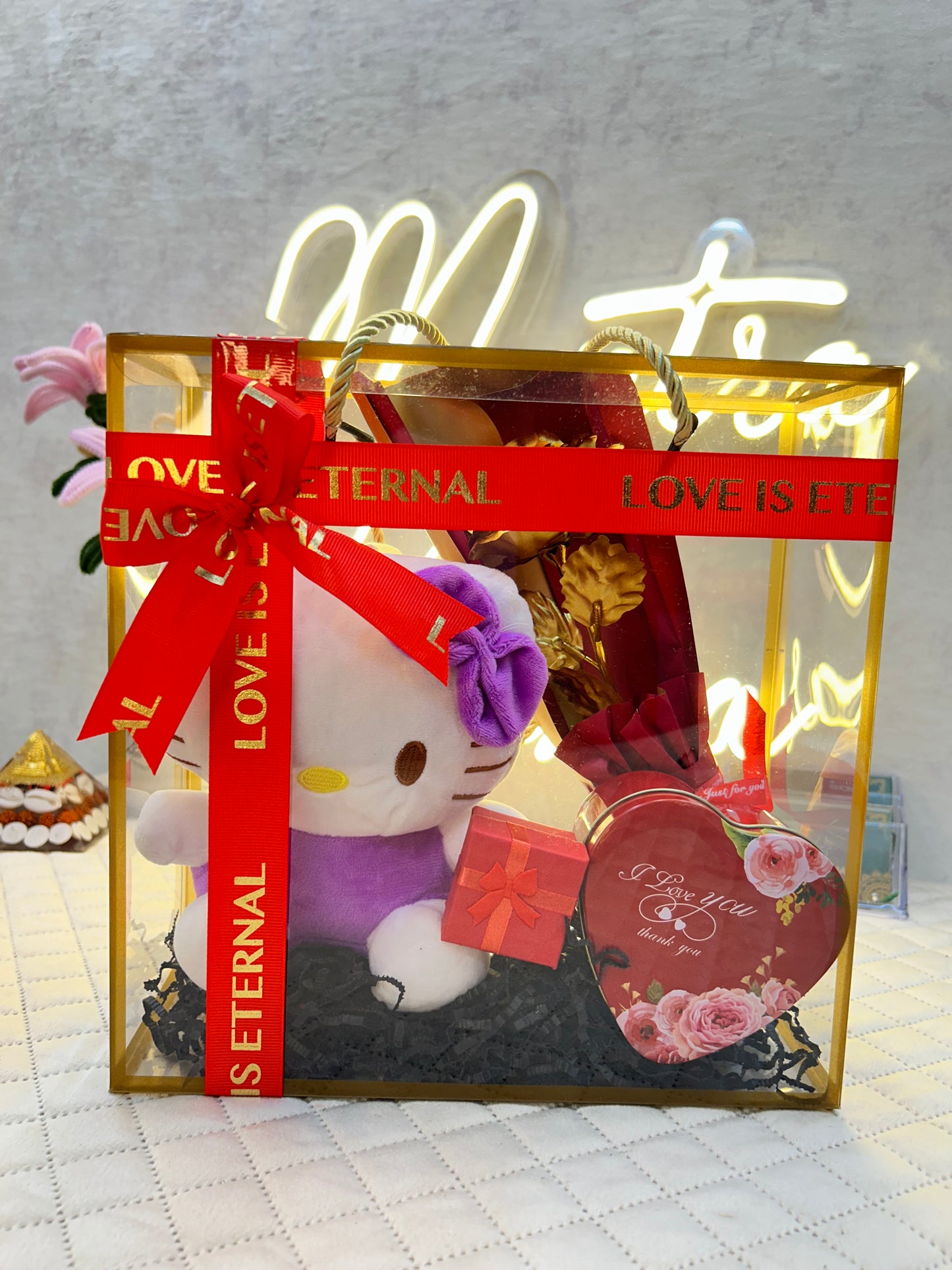 Everlasting Love: Kitty PVC Keepsake Hamper