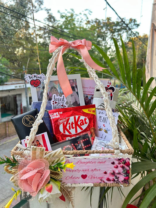 The Gentleman’s Signature: Personalized Luxe Jute Hamper